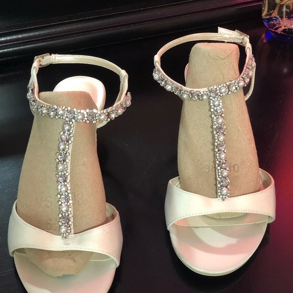David's Bridal White Sandals with Silver Accents - Picture 2 of 9